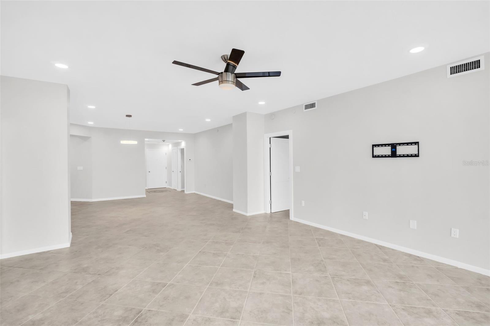 BAYFRONT TOWER CONDO - Residential Lease