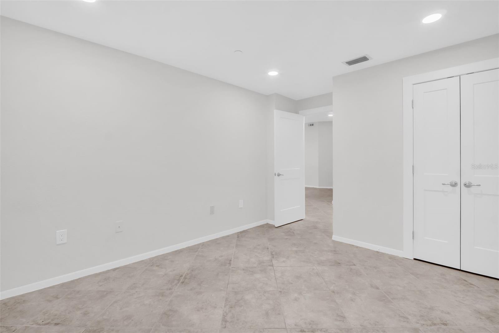 BAYFRONT TOWER CONDO - Residential Lease