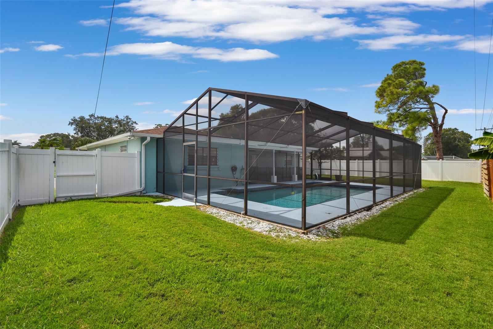 PINE LAKES - Residential