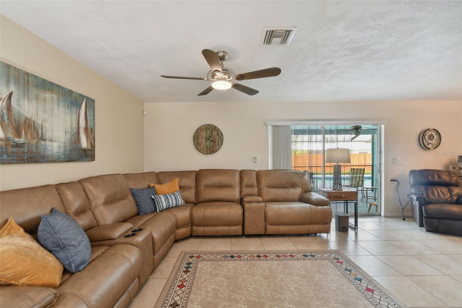 PINE LAKES - Residential