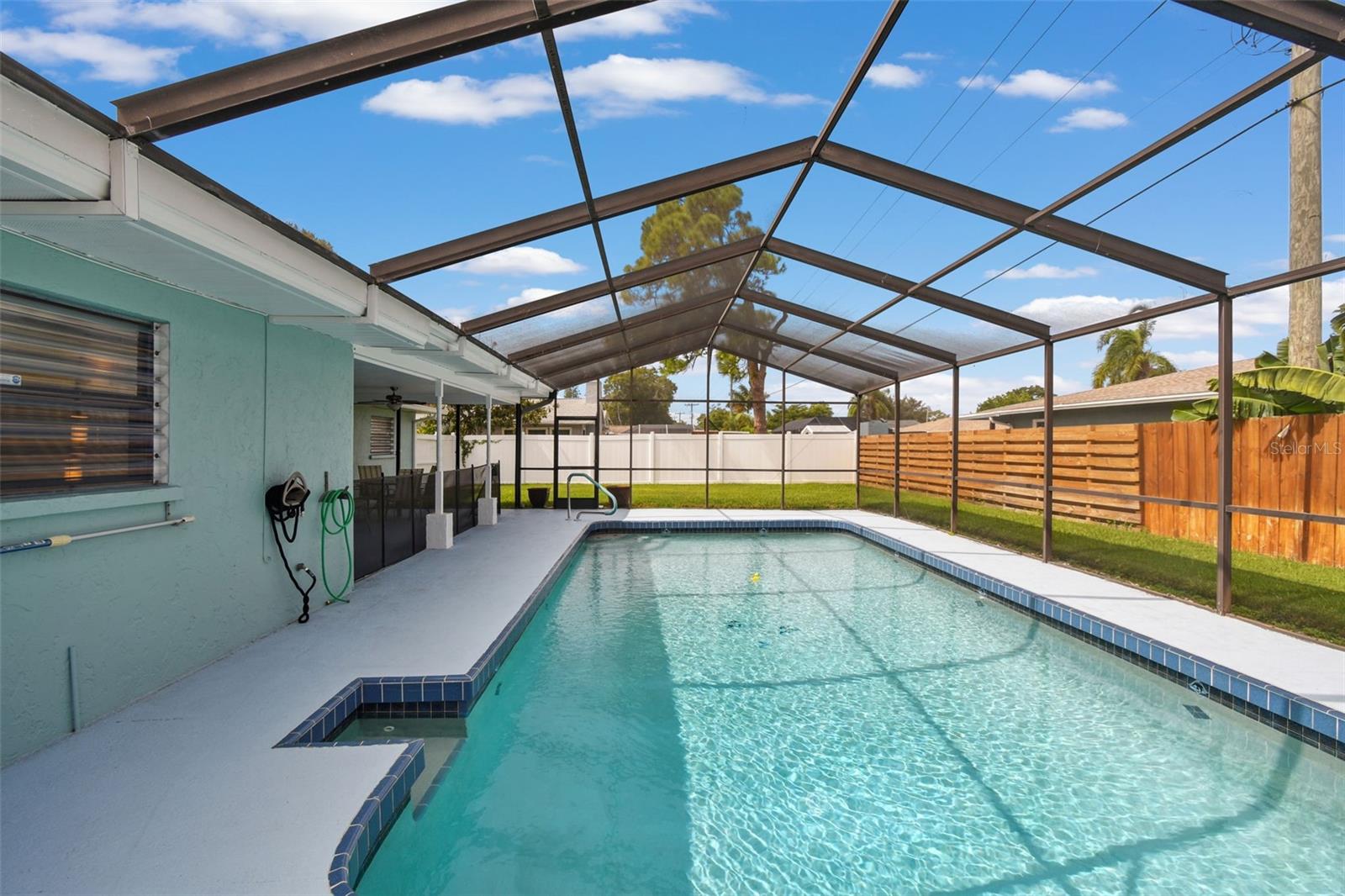 PINE LAKES - Residential