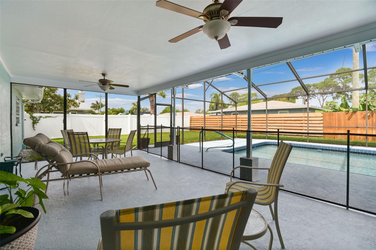 PINE LAKES - Residential