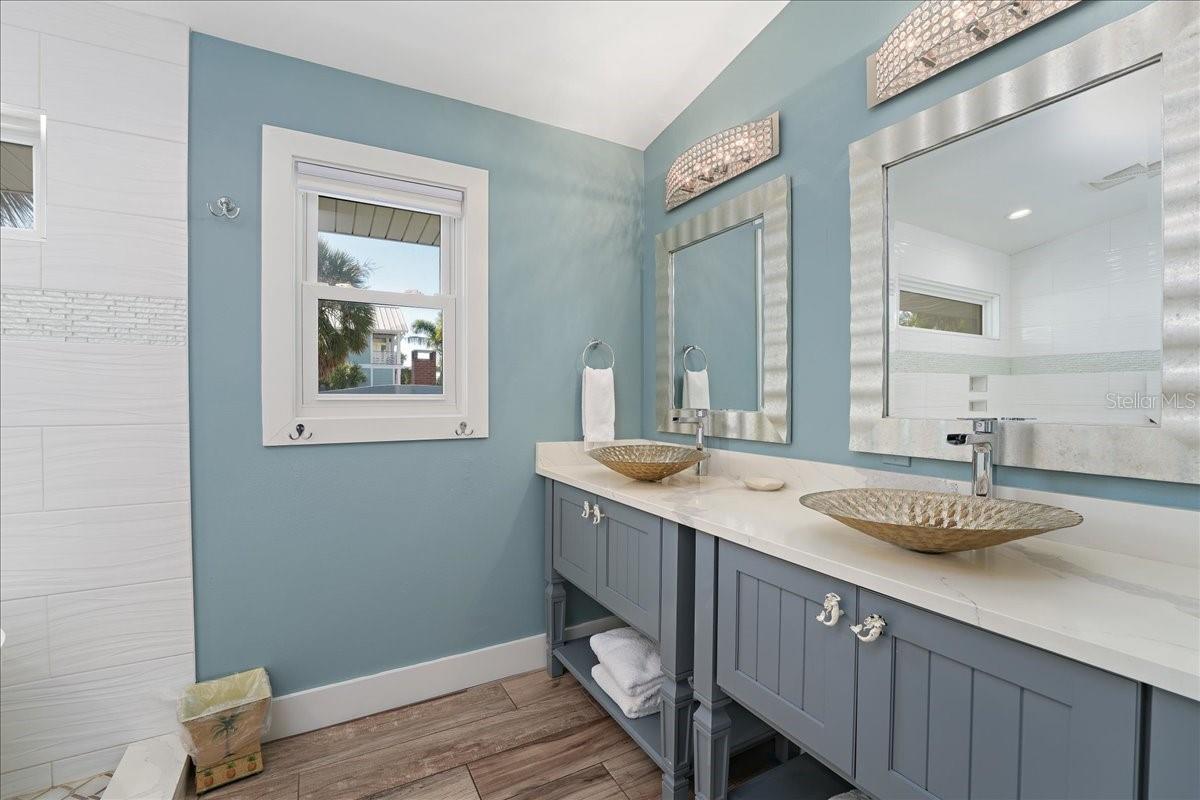 ANNA MARIA BEACH - Residential