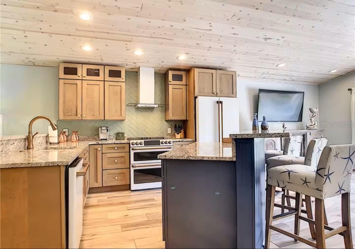 ANNA MARIA BEACH - Residential