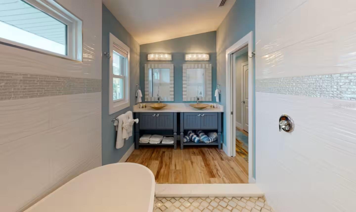 ANNA MARIA BEACH - Residential