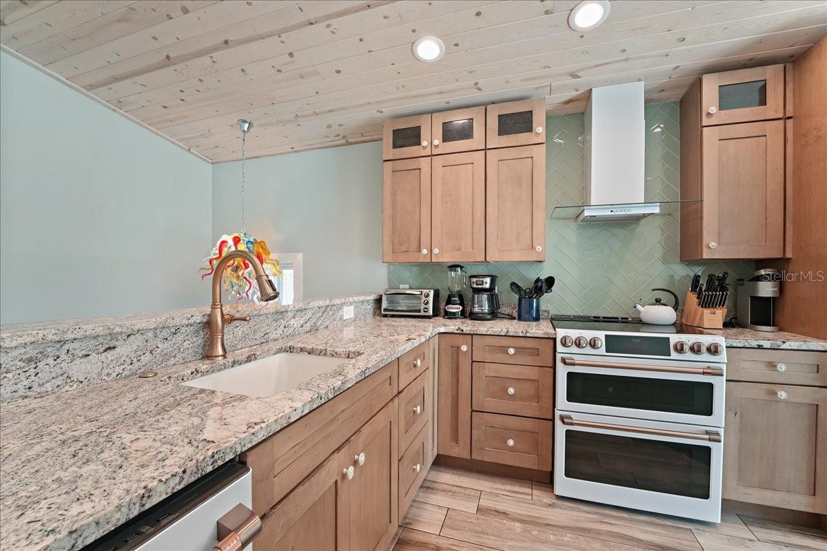 ANNA MARIA BEACH - Residential