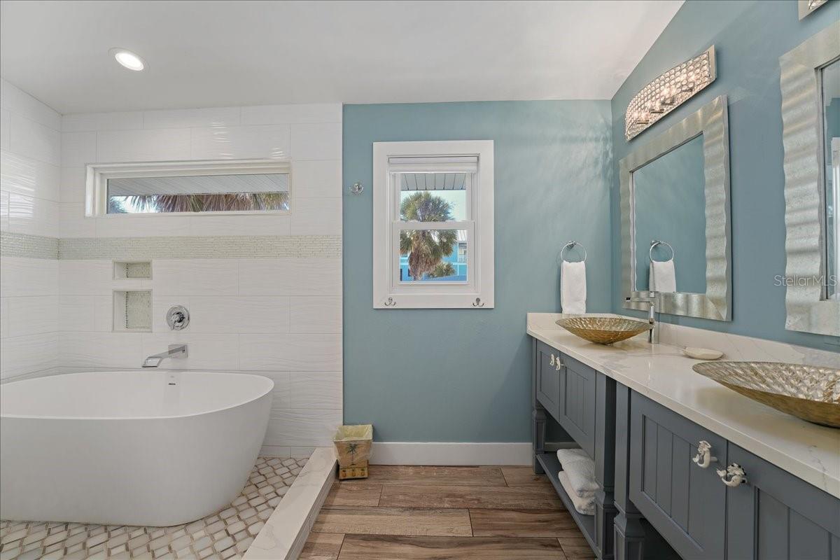 ANNA MARIA BEACH - Residential