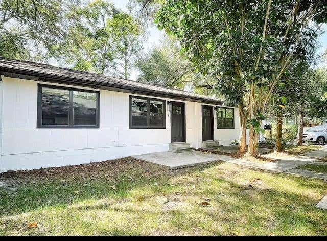 Welcome to Lakelandia! This 660 sq ft 1bedroom/1bath garden-style apartment has been completely gut renovated with upscale finished, including floors, washer/dryer, sound blocking windows, stainless steel appliances, dimming light fixtures/fan, bathroom, counter tops, and more. Store everything you need in the giant walk-in closet, plus enjoy large pantry in the kitchen. Garden views compliment this oasis, which is a few blocks away from/walking distance to Florida Southern College, Lakeland Public Library, Mister Fish, Lake Morton, and more! Apartment includes one parking spot and additional parking available for an additional fee. Pets welcome for an additional fee. Rent includes water and lawn care. Pet friendly for an additional fee of $50 per month with breed restrictions applying. Rent includes one free parking spot.