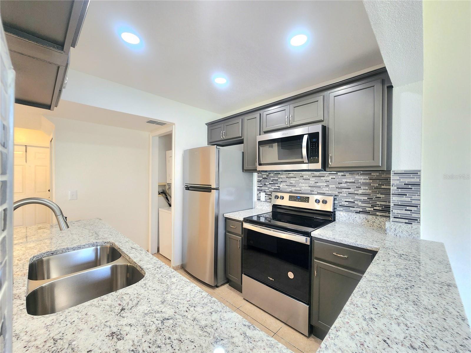 ISLAND CLUB WEST PH 02 - Residential Lease