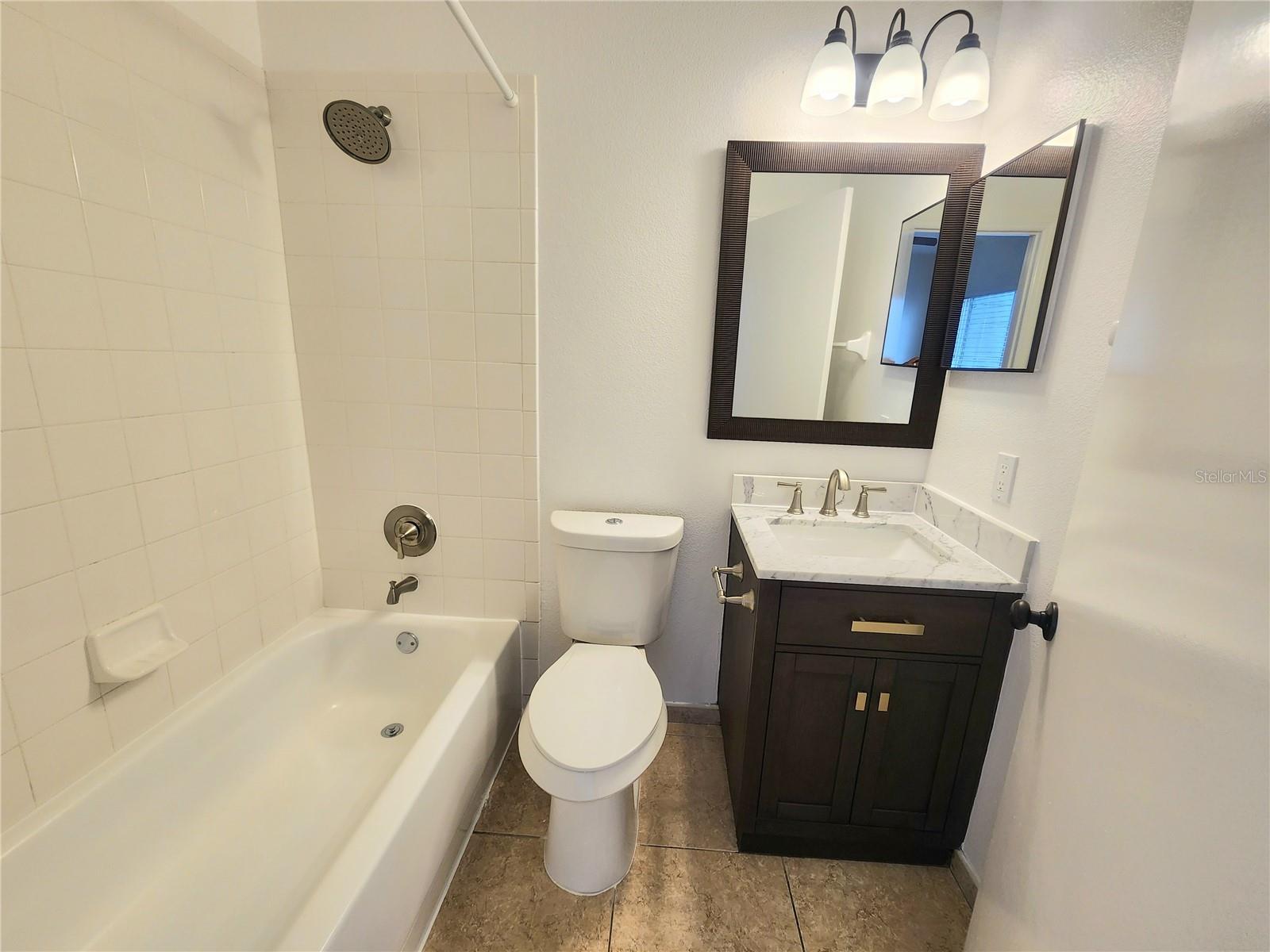 ISLAND CLUB WEST PH 02 - Residential Lease
