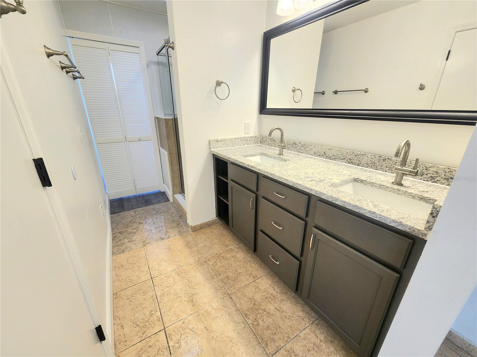 ISLAND CLUB WEST PH 02 - Residential Lease