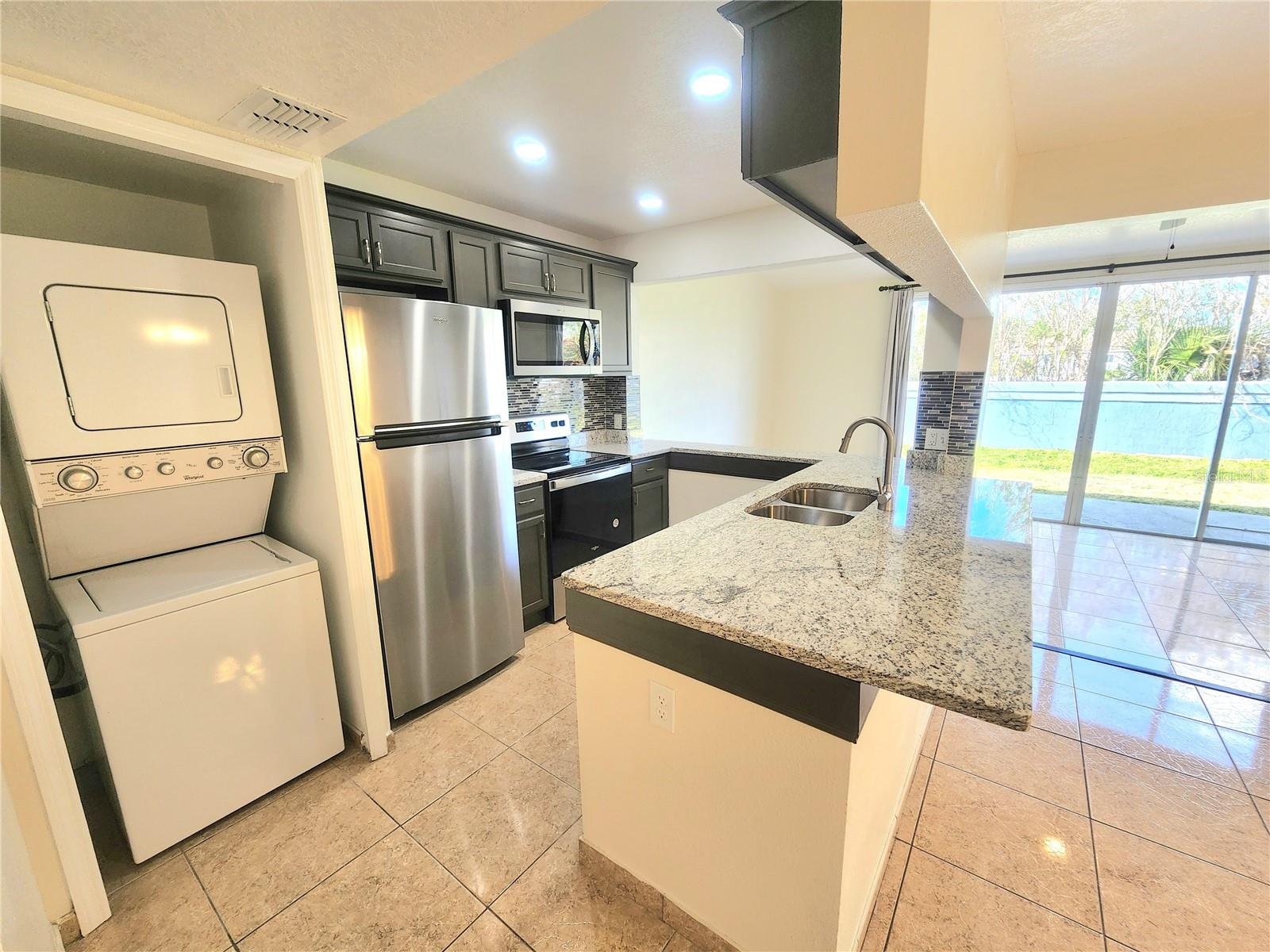 ISLAND CLUB WEST PH 02 - Residential Lease
