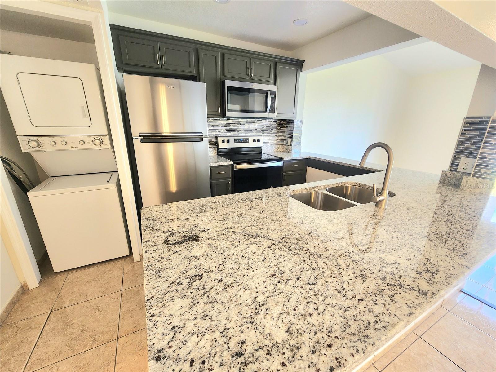 ISLAND CLUB WEST PH 02 - Residential Lease