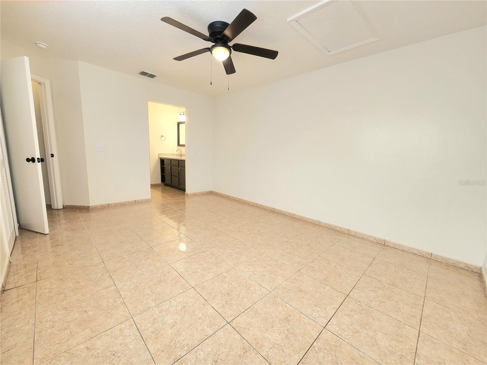 ISLAND CLUB WEST PH 02 - Residential Lease
