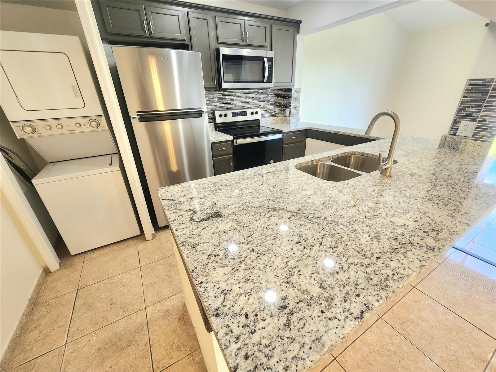 ISLAND CLUB WEST PH 02 - Residential Lease