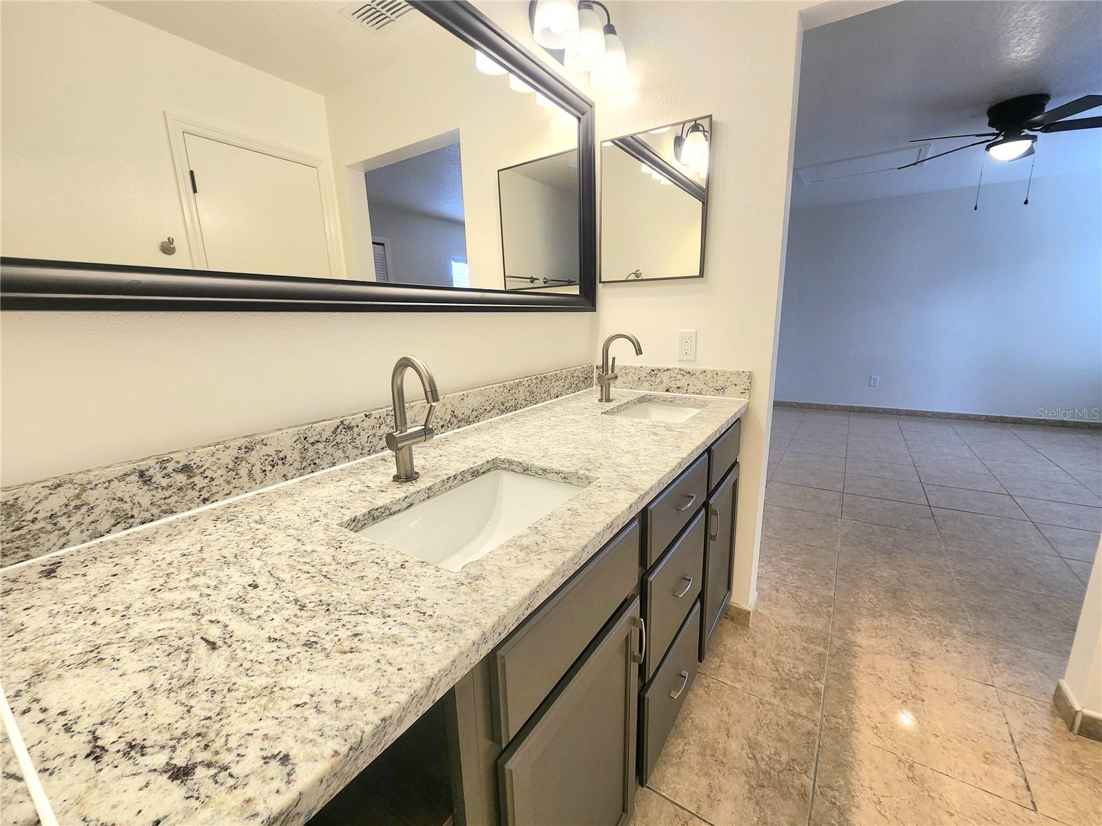 ISLAND CLUB WEST PH 02 - Residential Lease