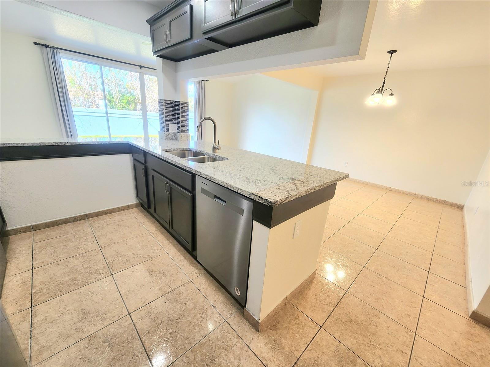 ISLAND CLUB WEST PH 02 - Residential Lease