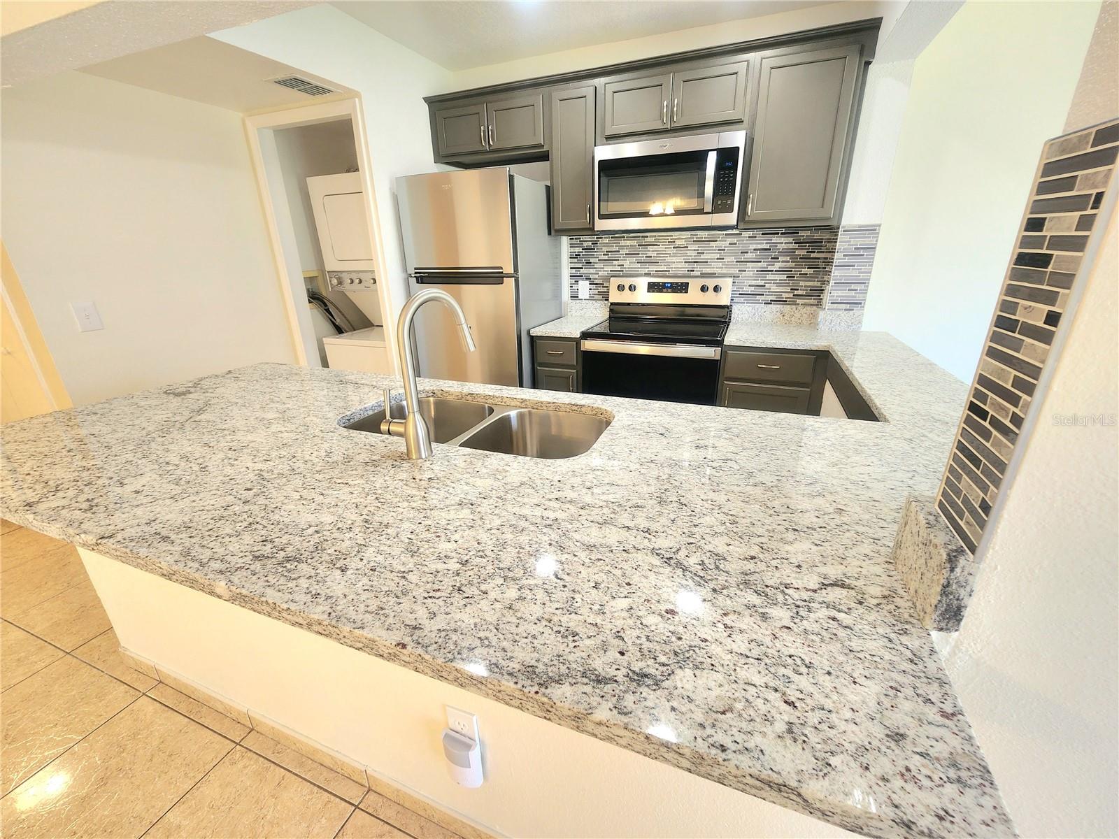 ISLAND CLUB WEST PH 02 - Residential Lease