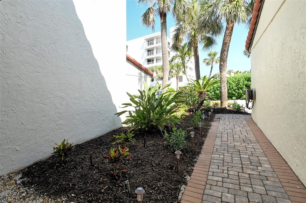 Photo of 2075 Gulf Of Mexico Drive #T1-108, Longboat Key, FL 34228 (MLS # A4660639)