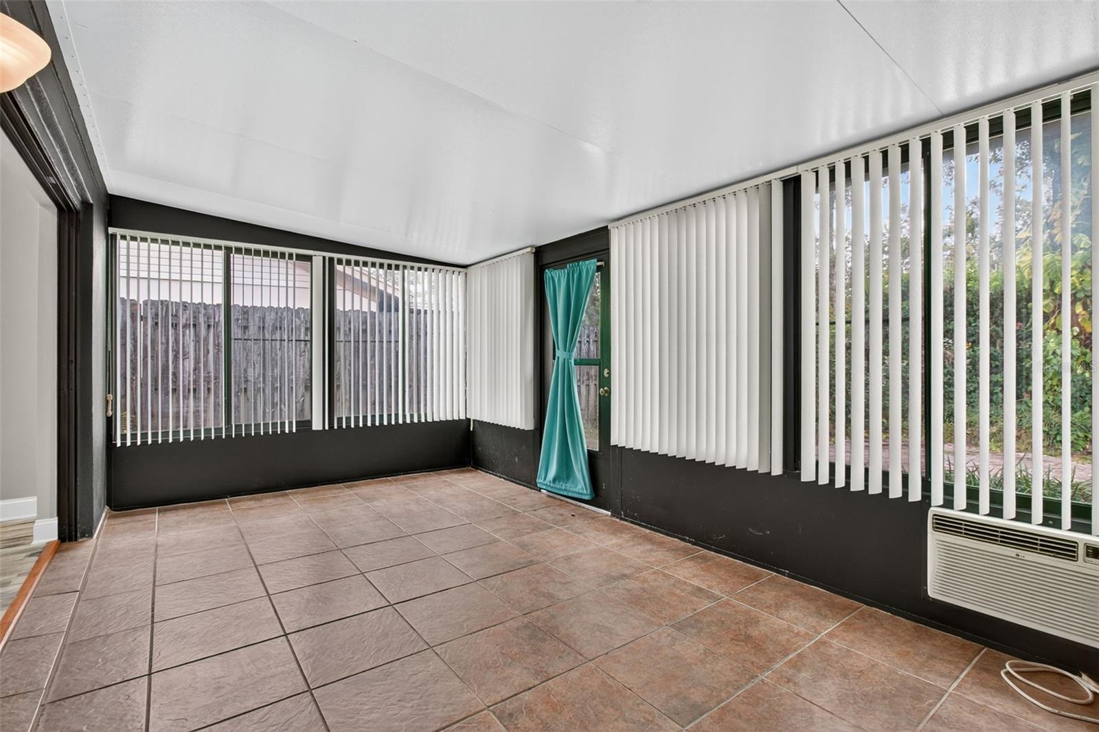 CARROLLWOOD SPRGS CLUSTER HMS - Residential