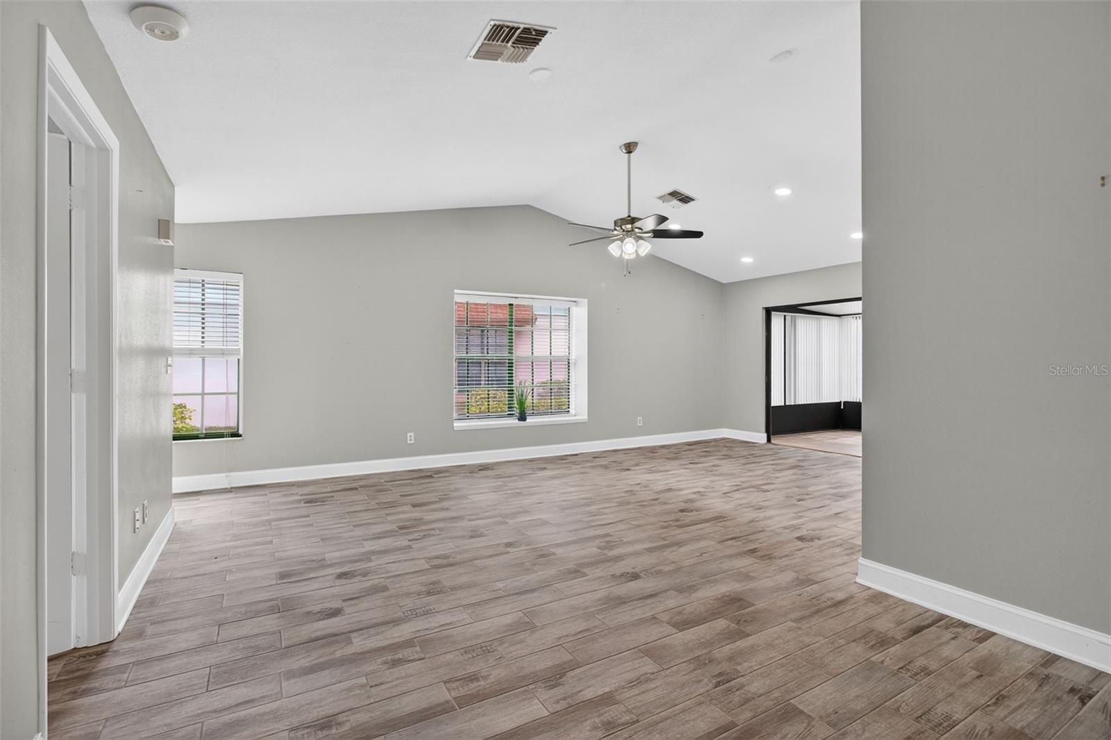 CARROLLWOOD SPRGS CLUSTER HMS - Residential