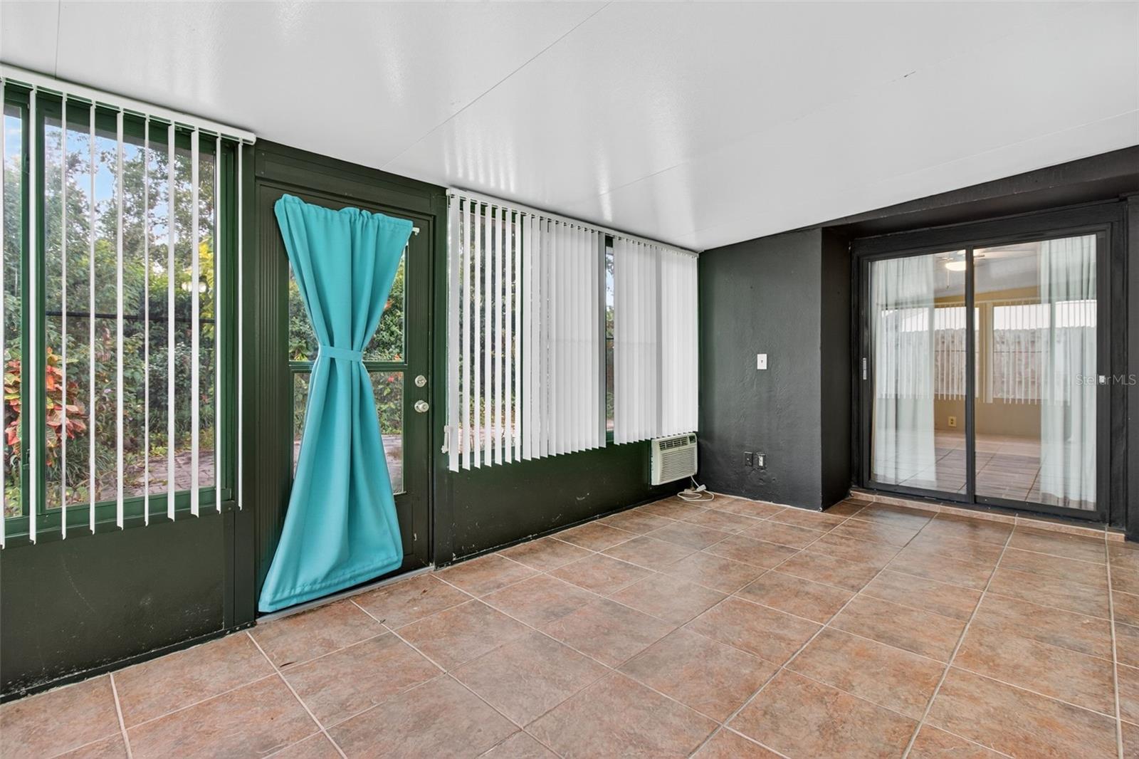 CARROLLWOOD SPRGS CLUSTER HMS - Residential