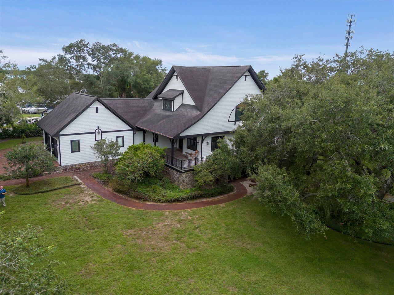 201 OLD OAK LANE