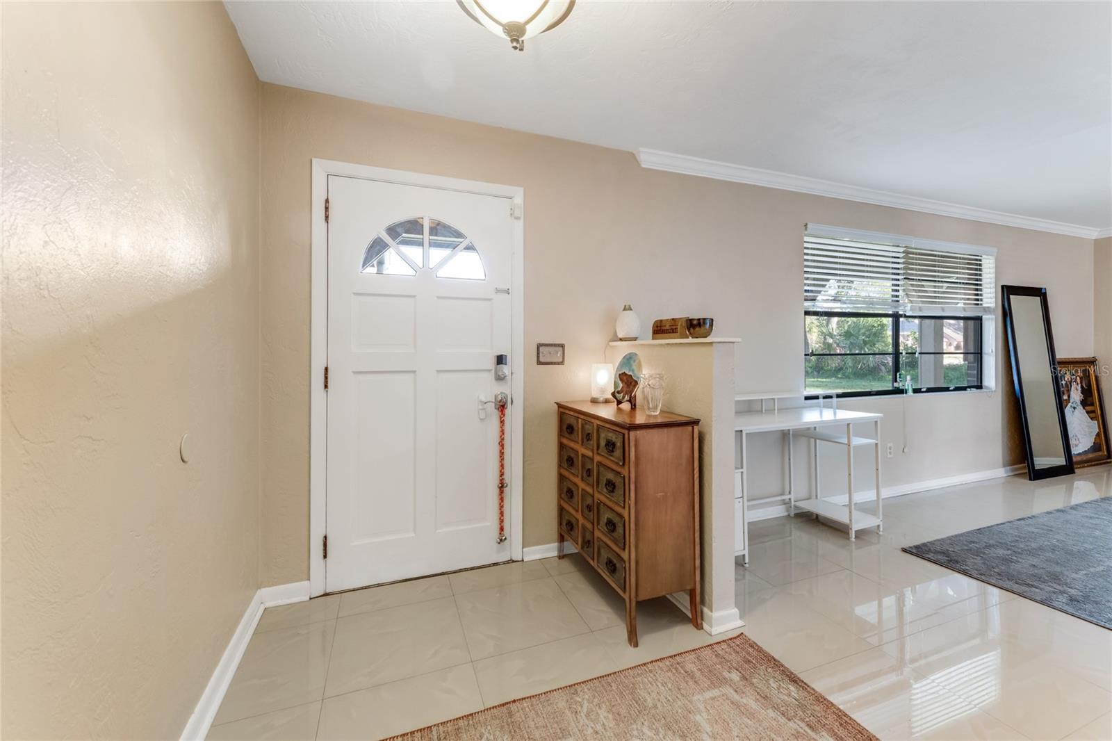 800 W RIVER OAK DRIVE