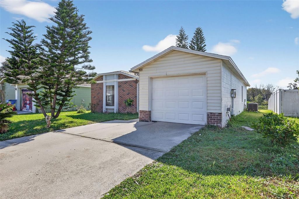 Photo of 1535 Thistledown Drive, Brandon, FL 33510 (MLS # TB8461099)