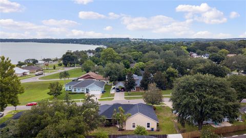 A home in MINNEOLA