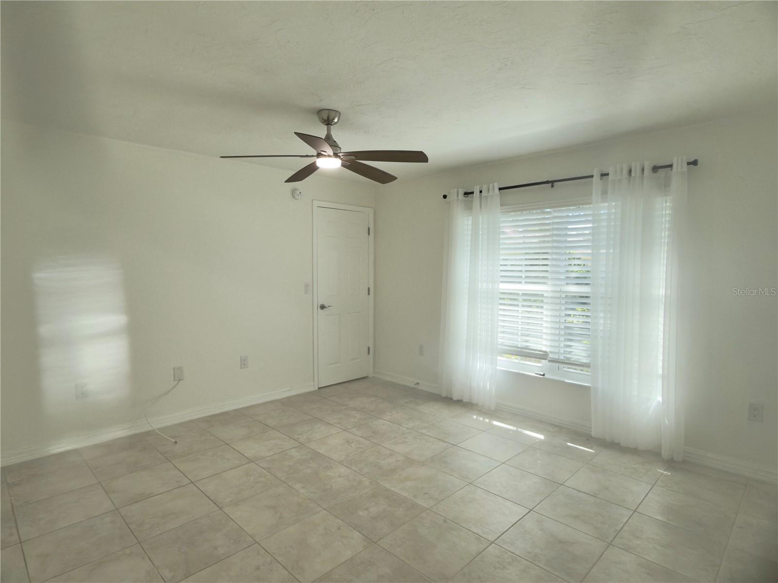 OAKHURST PH III - Residential Lease