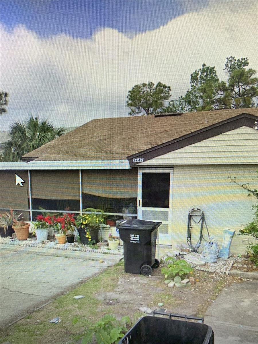 3 Bedroom 2 Bathroom Condo for rent with a screened in lanai.