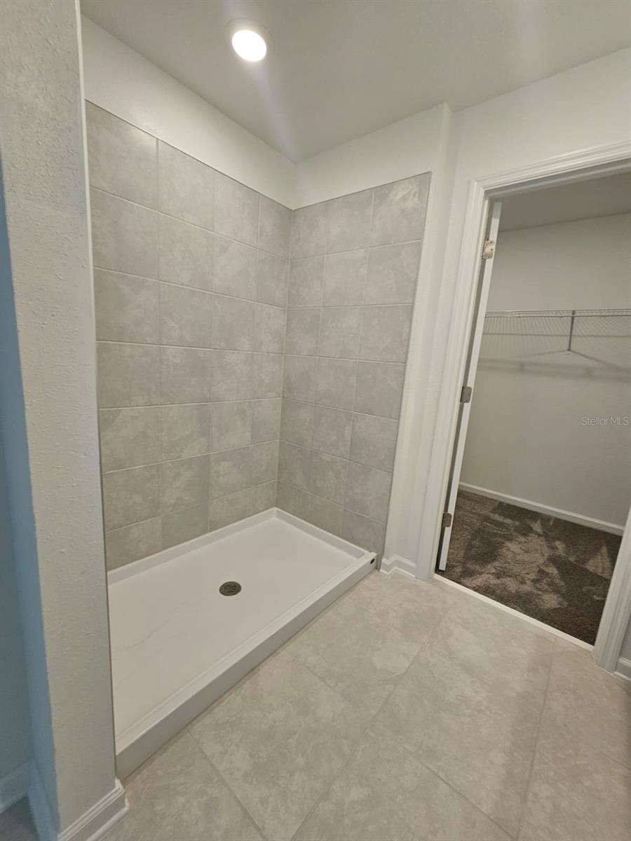 RANCHES/LK MCLEOD II - Residential Lease