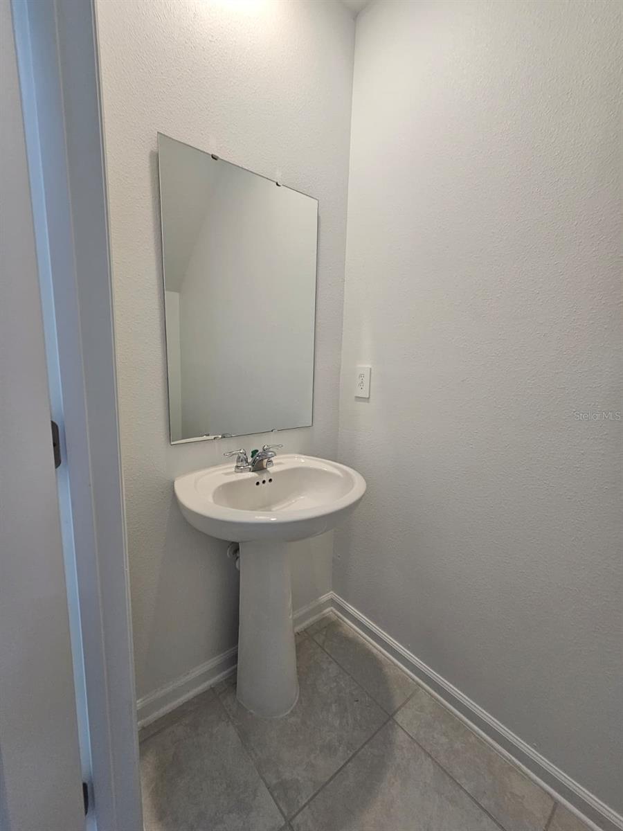 RANCHES/LK MCLEOD II - Residential Lease