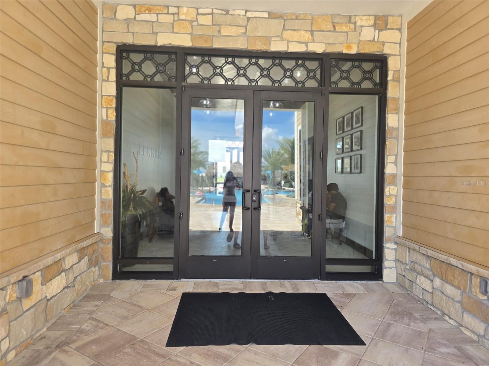 RANCHES/LK MCLEOD II - Residential Lease