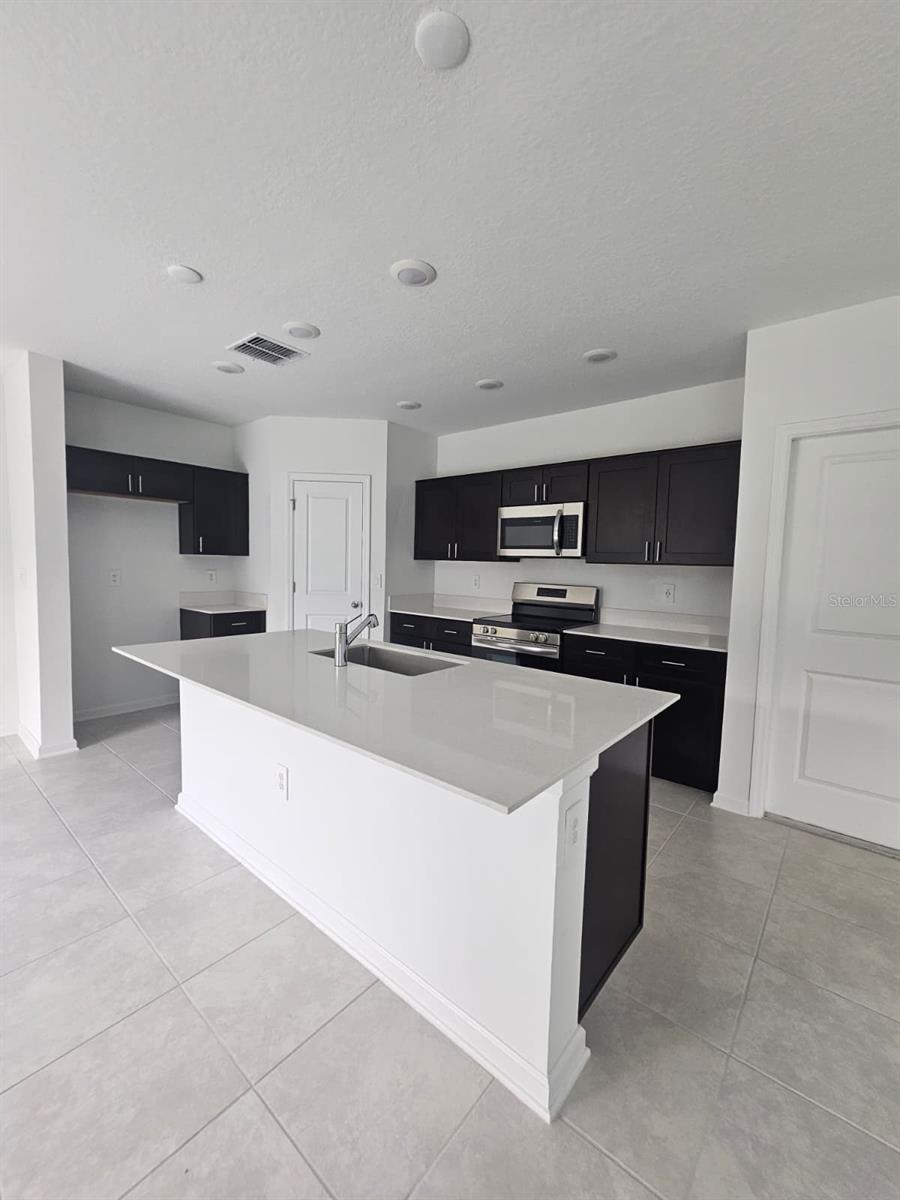 RANCHES/LK MCLEOD II - Residential Lease