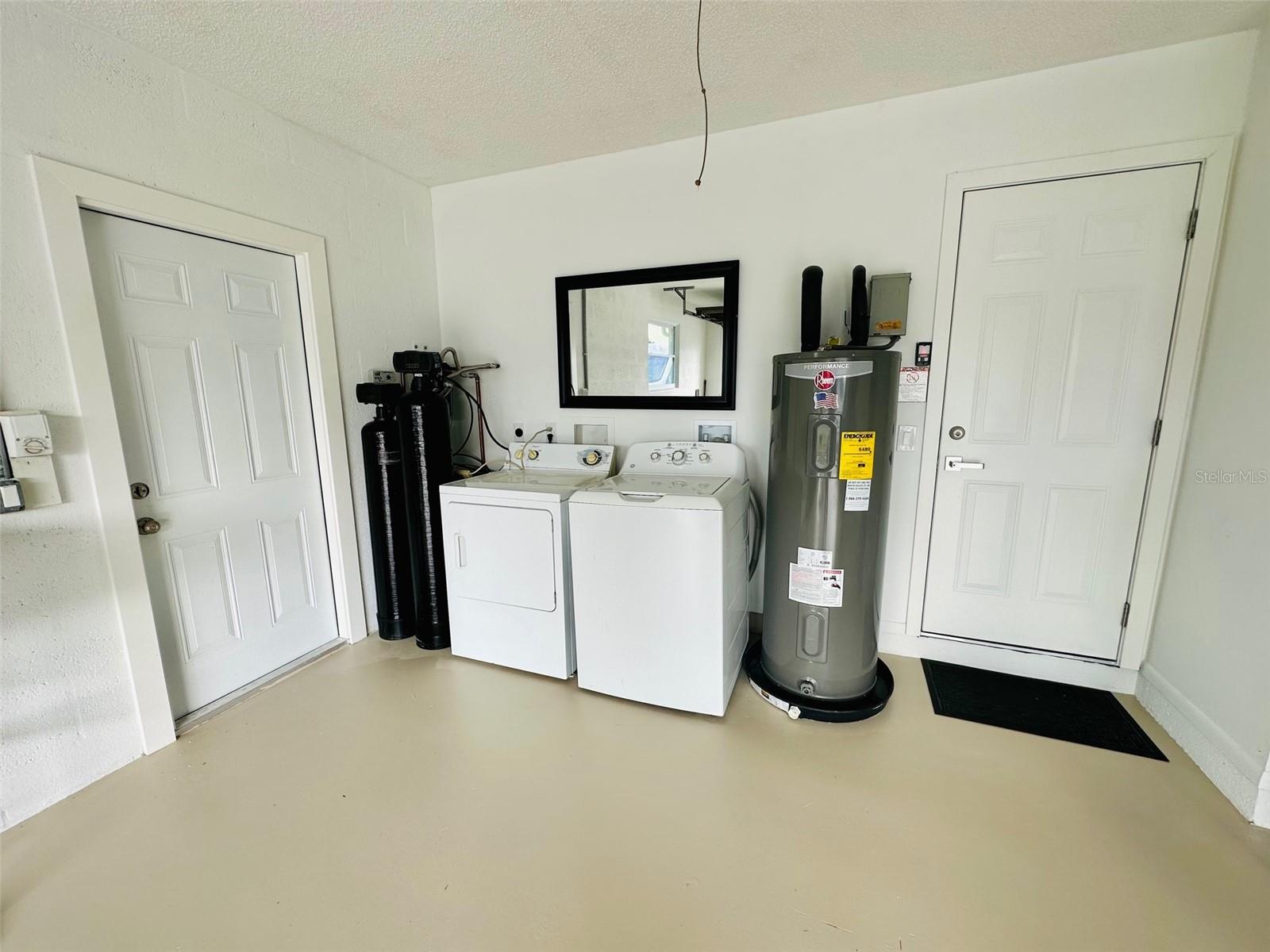 SOUTH VENICE - Residential