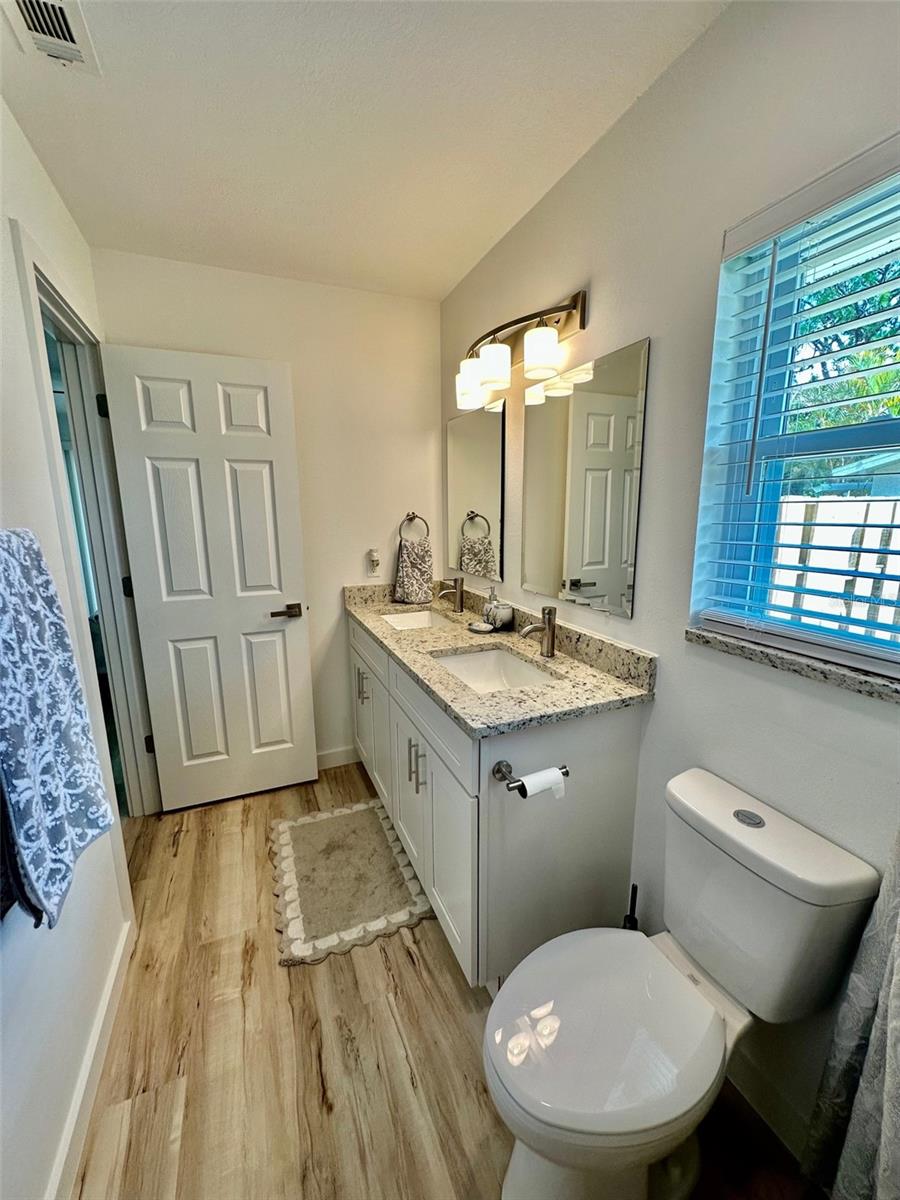 SOUTH VENICE - Residential