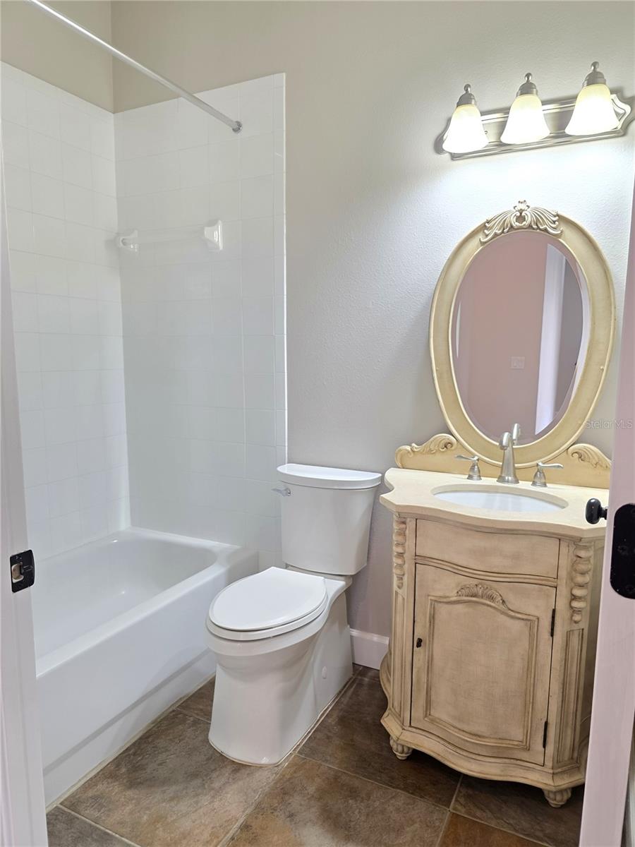 EAGLEWOOD ESTATES - Residential Lease