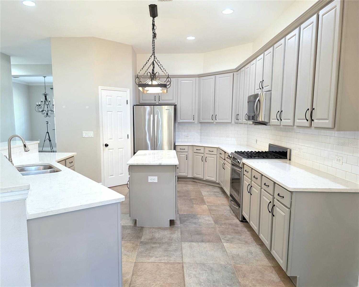 EAGLEWOOD ESTATES - Residential Lease