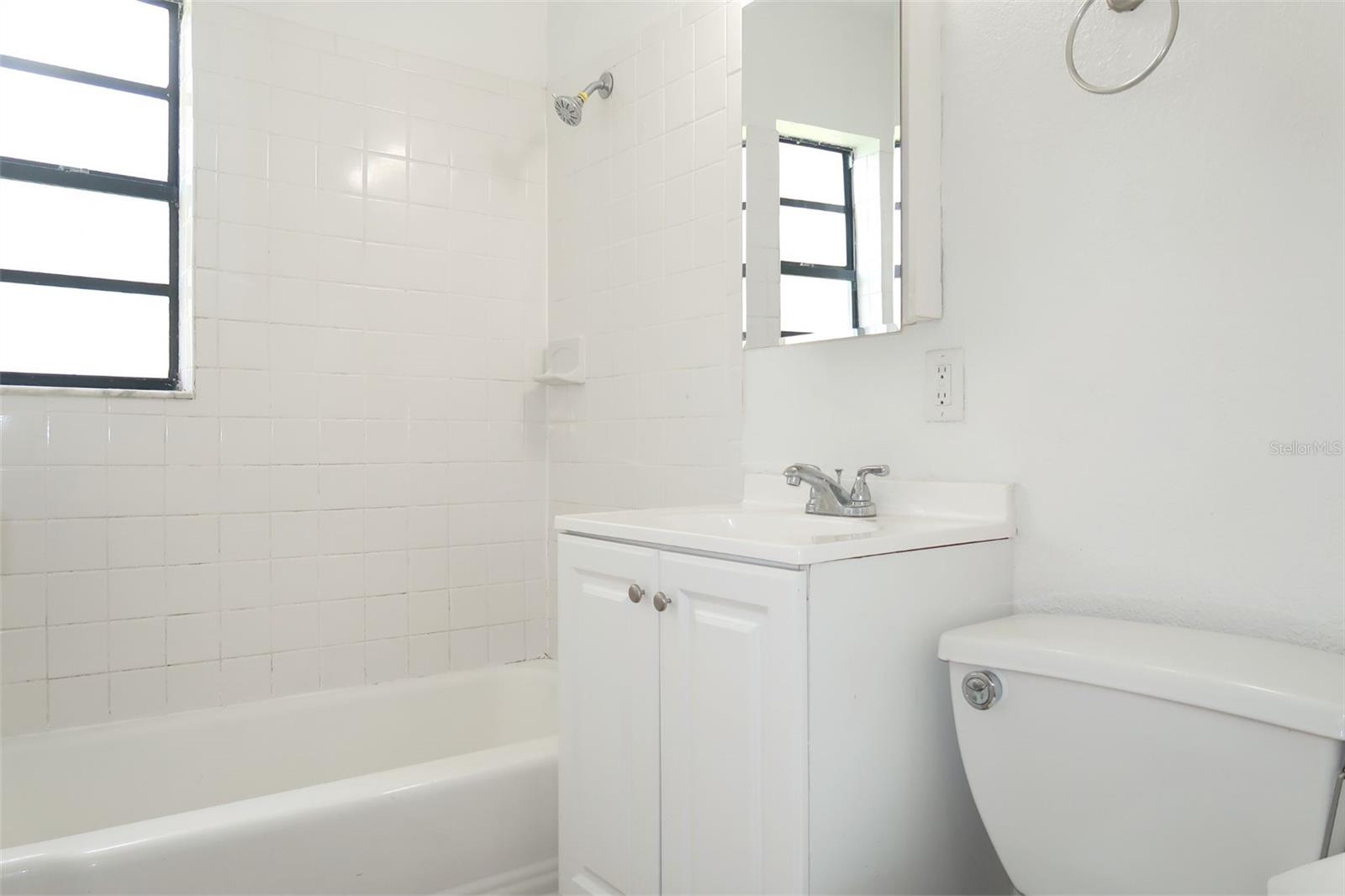 APOLLO BEACH UNIT 1 PT 2 - Residential Lease