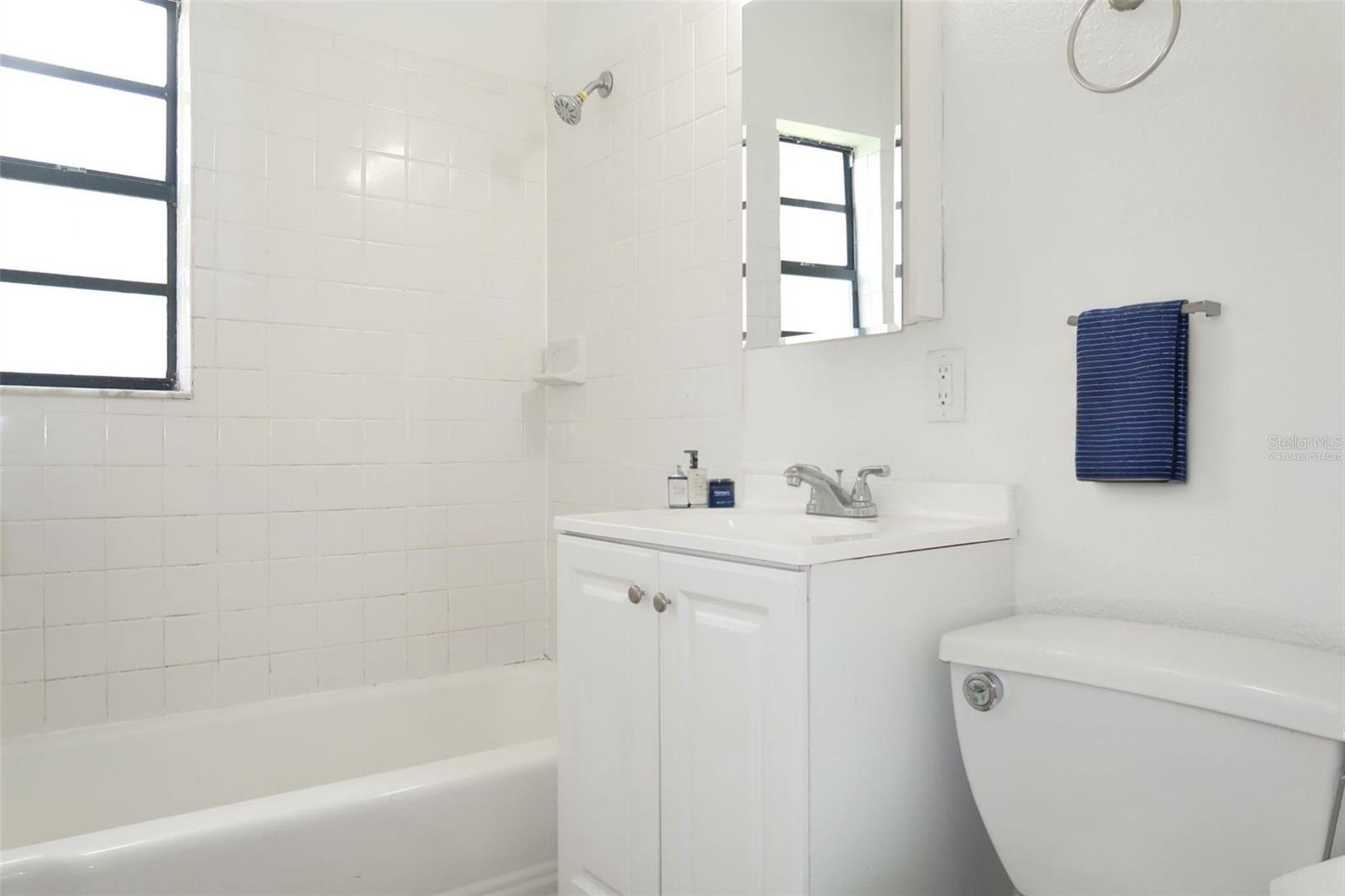 APOLLO BEACH UNIT 1 PT 2 - Residential Lease