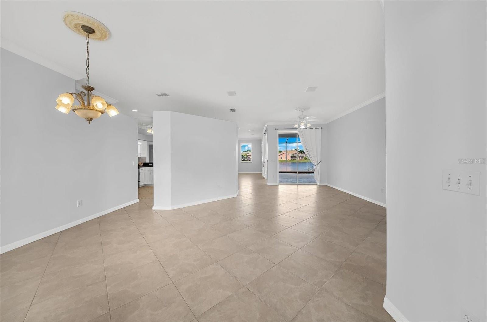 3715 72ND AVE. CIRCLE E, SARASOTA, FL, 34243 4 3715 72ND AVE. CIRCLE E