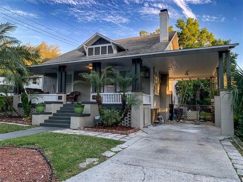 A home in LAKELAND