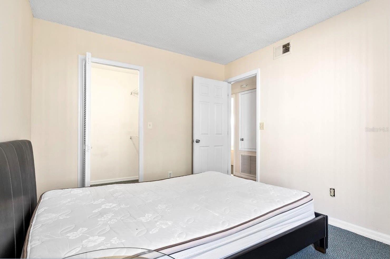 VILLAS AT SOMERSET THE - Residential