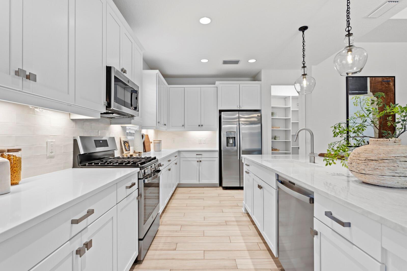 LAKEHOUSE COVE/WATERSIDE PH 2 - Residential