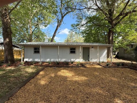 Photo of 13910 NW 142nd Avenue, Alachua, FL 32615 (MLS # GC538642)