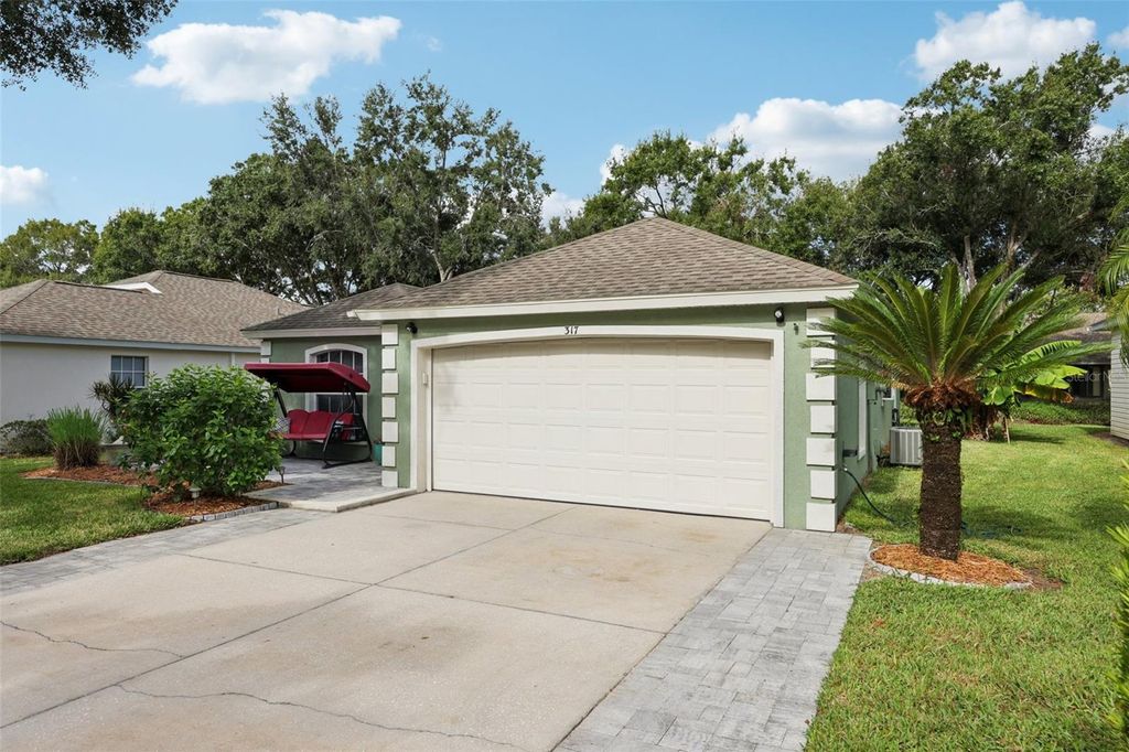 Photo of 317 Baytree Boulevard, Tavares, FL 32778 (MLS # G5102925)