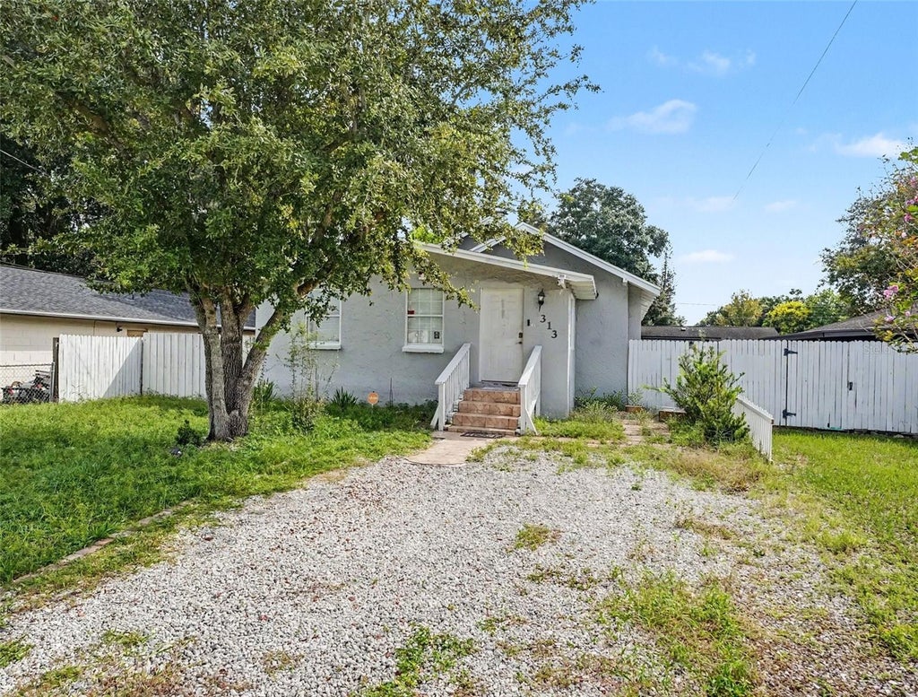 Photo of 313 Lucile Way, Orlando, FL 32835 (MLS # O6445798)