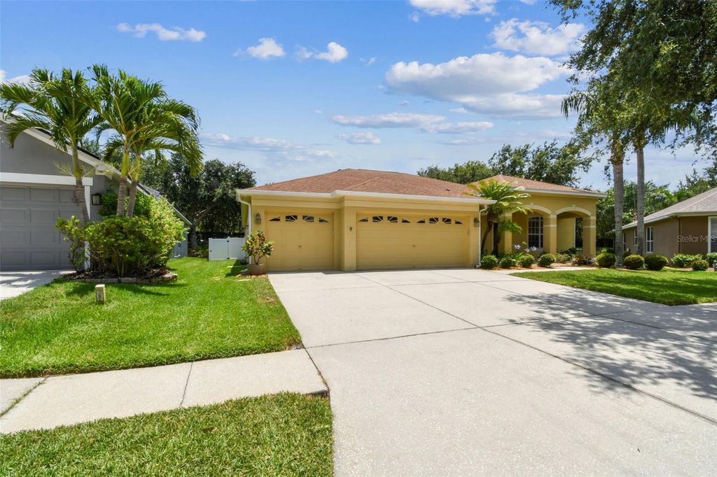 Photo of 11009 Wildcat Drive, Riverview, FL 33579 (MLS # A4656779)